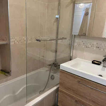 Super 3 Pcs Et Parking Aux Portes De Paris Et Stade De France A Proximite Des Sites Touristiques Parisiens Montmartre , Champs Elysee ,Chatelet Etc Et Des Transports Metro,Rer ,Wifi Disponible Saint-Ouen  Exterior photo