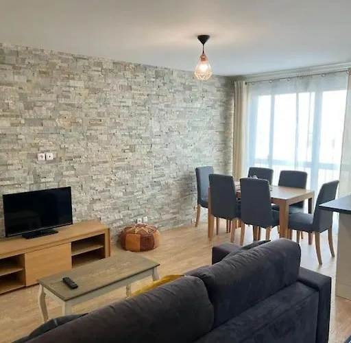Super 3 Pcs Et Parking Aux Portes De Paris Et Stade De France A Proximite Des Sites Touristiques Parisiens Montmartre , Champs Elysee ,Chatelet Etc Et Des Transports Metro,Rer ,Wifi Disponible