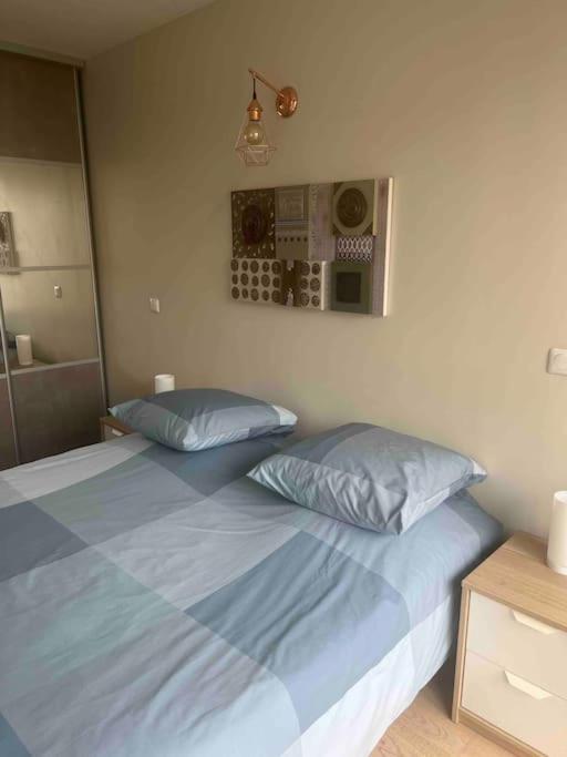 Super 3 Pcs Et Parking Aux Portes De Paris Et Stade De France A Proximite Des Sites Touristiques Parisiens Montmartre , Champs Elysee ,chatelet Etc Et Des Transports Metro,rer ,wifi Disponible