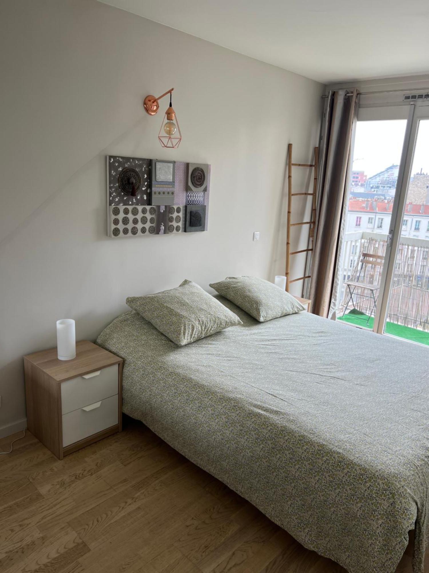 Apartment Super 3 Pcs Et Parking Aux Portes De Paris Et Stade De France A Proximite Des Sites Touristiques Parisiens Montmartre , Champs Elysee ,chatelet Etc Et Des Transports Metro,rer ,wifi Disponible Saint-Ouen (Seine-Saint-Denis)