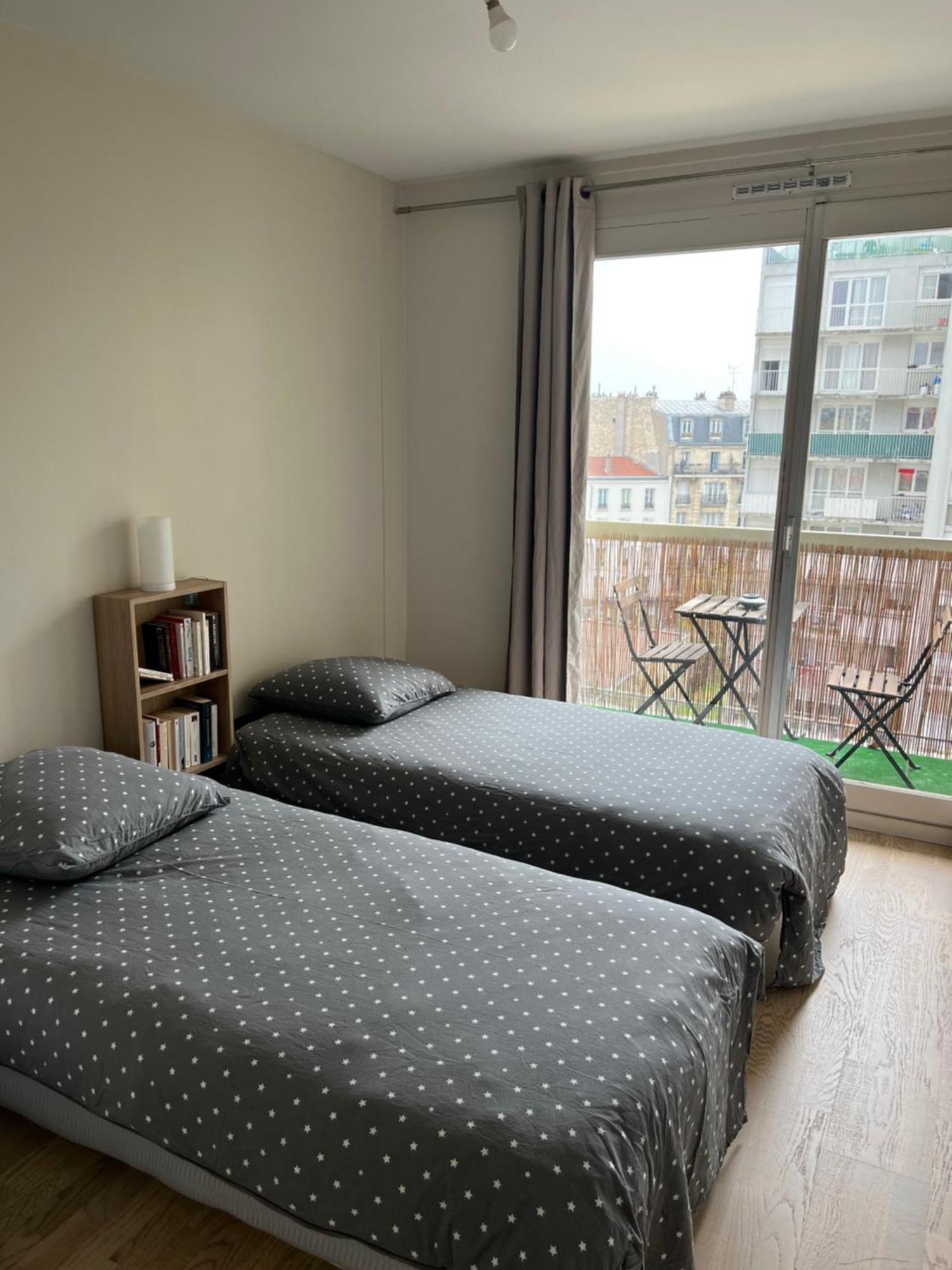 Super 3 Pcs Et Parking Aux Portes De Paris Et Stade De France A Proximite Des Sites Touristiques Parisiens Montmartre , Champs Elysee ,chatelet Etc Et Des Transports Metro,rer ,wifi Disponible